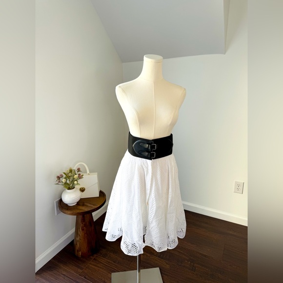 ALAÏA
Laser-cut leather-trimmed broderie anglaise cotton mini skirt - Picture 4 of 11